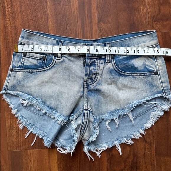 Denim Cut-off Frayed Distressed Shorts / Size 25 / Similar to One Teaspoon - Picture 6 of 6